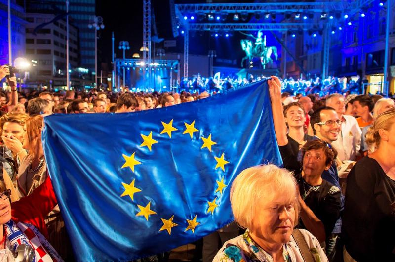 Prva godina Hrvatske u EU: Lex Perković, prekomjerni deficit i kritika Tonyja Barbera