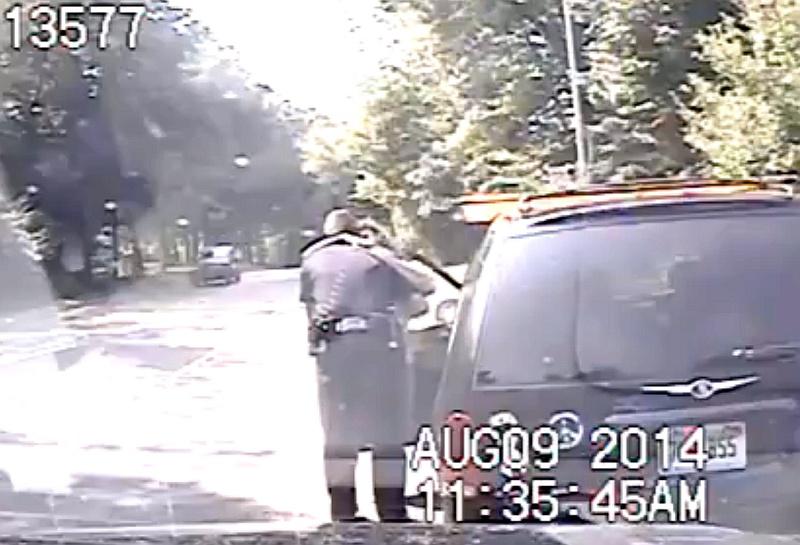 Policajac heroj: Spasio ženu od gušenja (VIDEO)