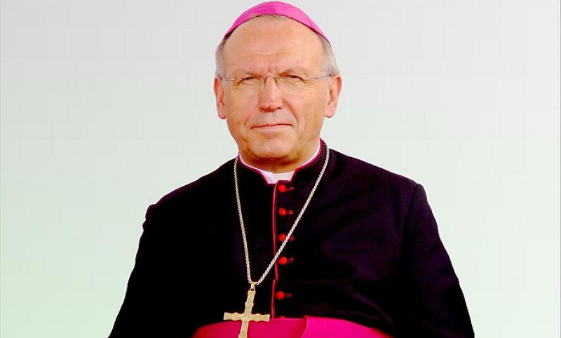 Bivšim nadbiskupima Ljubljane i Maribora oduzete insignije