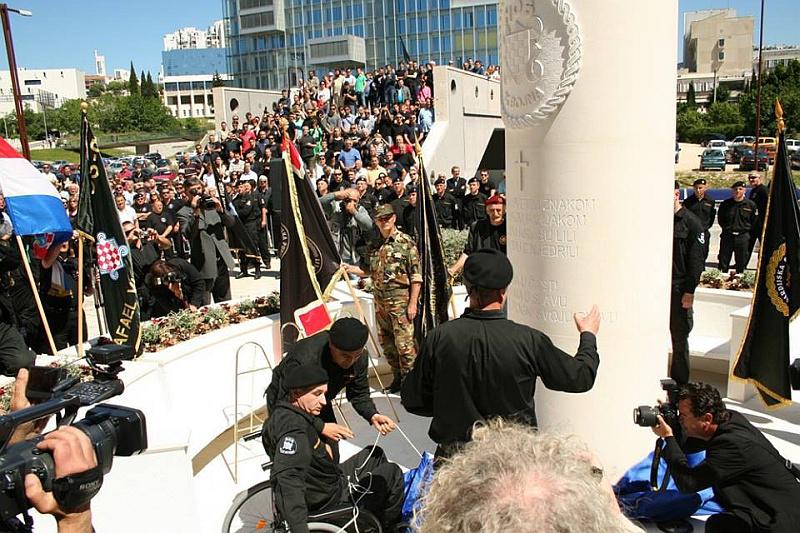 Split: Spomenik HOS-ovcima zaliven bojom, Baldasar osudio provokaciju