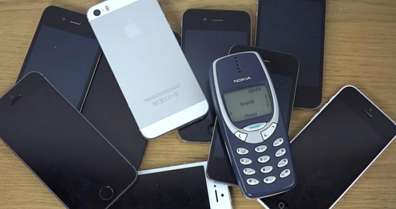 Legendarna Nokia 3310 ‘razvalila’ novi iPhone na testu (VIDEO)