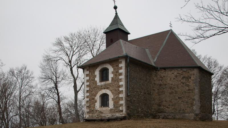 Obnovljena oštećena gotička kapelica na Sljemenu