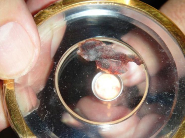 Čudo u Buenos Airesu: Posvećena Hostija se pretvorila u Tijelo i Krv