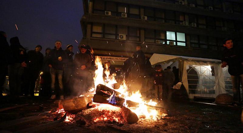 Branitelj koji se zapalio pred Ministarstvom izvan životne opasnosti