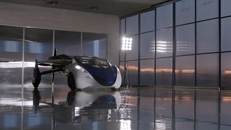 Predstavljen leteći automobil! Leti 200 na sat i puni se na svakoj benzinskoj