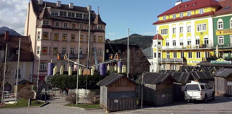 Najveći adventski vijenac na svijetu: dug 12 metara, težak 6 tona