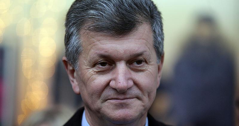 Kujundžić već sakupio 10.000 potpisa; Milanović potpisao za Josipovića