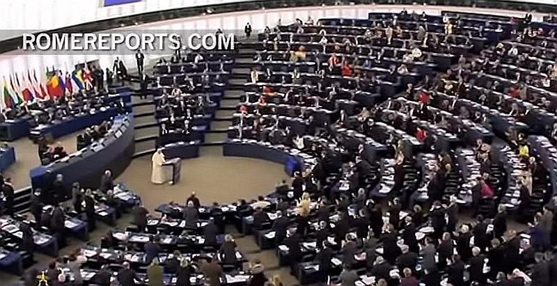 14 Papinih izjava koje su europarlamentarci pozdravili aplauzom (VIDEO)