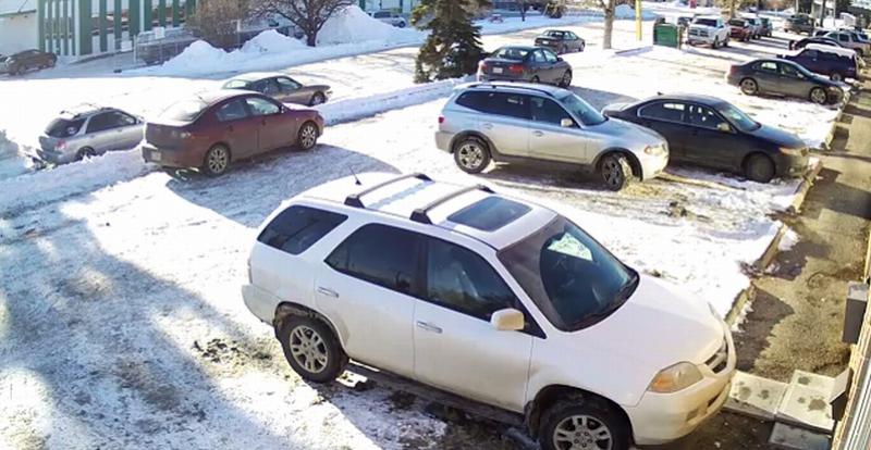 Je li ovo najgora vozačica ikad? (VIDEO)