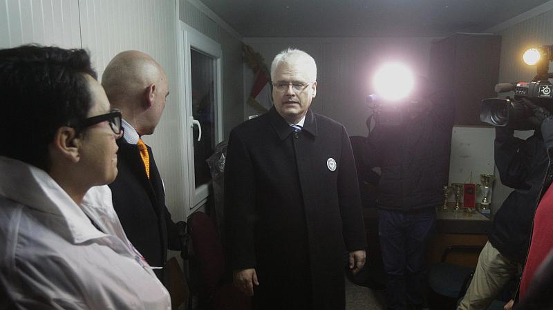 Josipovićev stožer: 'Grabar Kitarović krši zakon'
