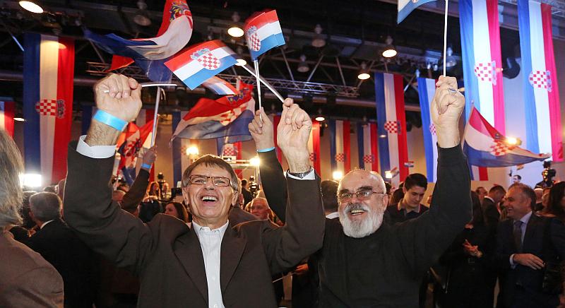 Euforično u HDZ-ovu stožeru: 'Pobjeda, pobjeda'