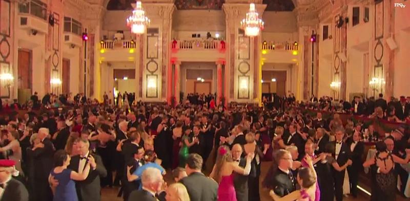Desničari u Austriji plešu bal, 6000 ljevičara prosvjeduje (VIDEO)
