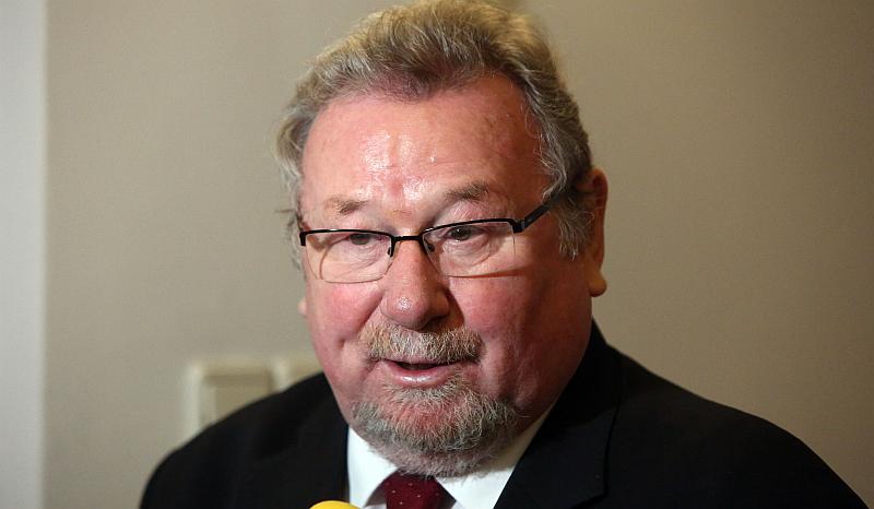 Glavaš pod Šeksovom slikom: 'Kako je bio mlad, lijep, vidi kako me gleda'