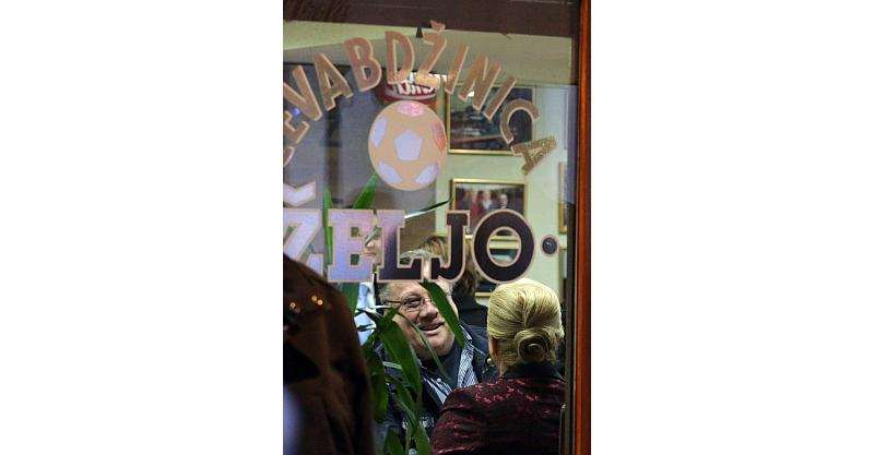 Grabar Kitarović posjet BiH završila u ćevabdžinici s Halidom Bešlićem