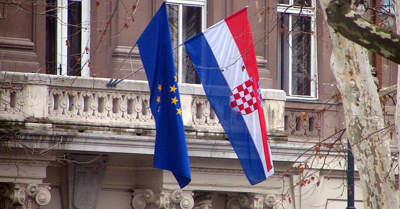 Hrvatska zbog Šešeljevog paljenja zastave povukla veleposlanika iz Srbije