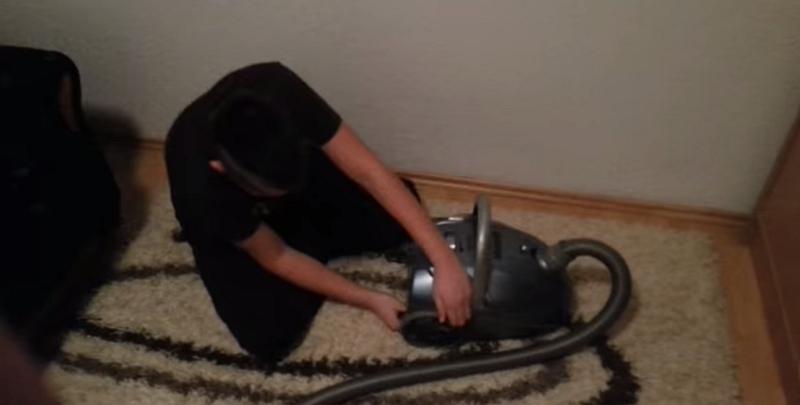 Evo kako ovaj Bosanac pali usisavač (VIDEO)