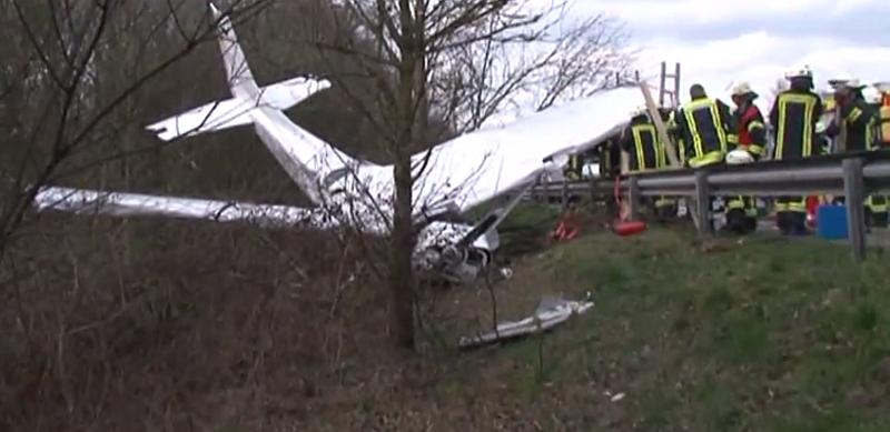 Njemačka: zrakoplov pao na autocestu, ima poginulih