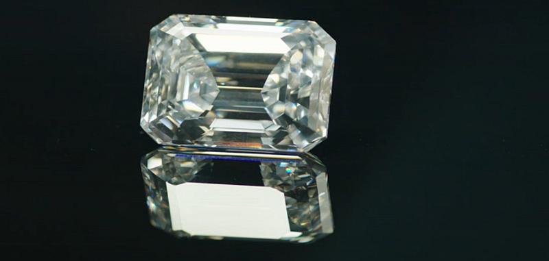 Ovaj 20 grama težak kamen preko telefona je prodan za 22,1 milijun dolara