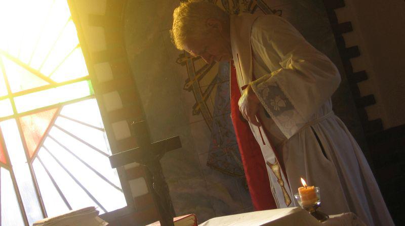 Dok je preko Jadrana bježao drvenim brodom,  zavjetovao se da će podići crkvu ako se spasi