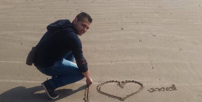 Nepopravljivi romantik: evo kome je Hrvat na plaži u Irskoj izrazio ljubav (FOTO)
