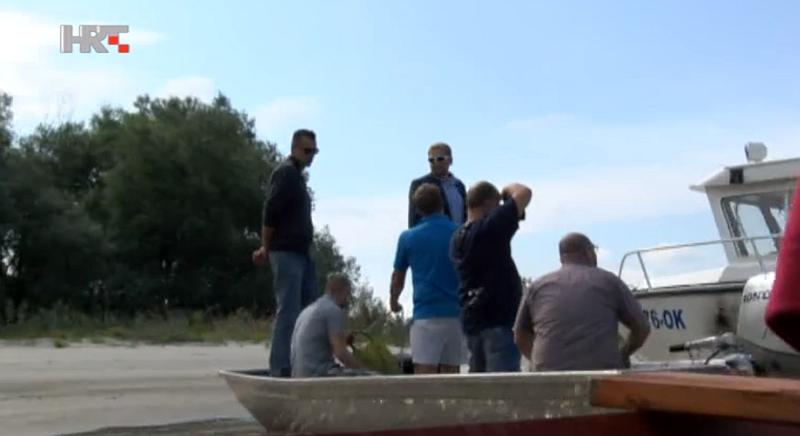 Predsjednik Liberlanda opet uhićen, u lisičinama i HRT-ov novinar (VIDEO)