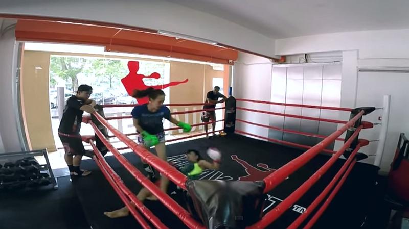 Profesionalka u tajlandskom boksu pravila se da je početnica pa istukla dečke (VIDEO)