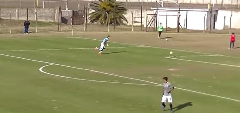 (VIDEO) Golman uzeo loptu u ruke i bacio je - u SVOJ GOL