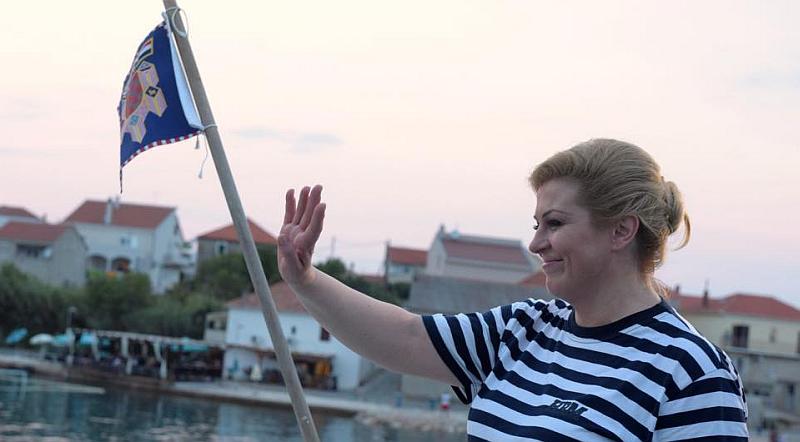 (FOTO) Grabar-Kitarović cijelu noć provela s ribarima