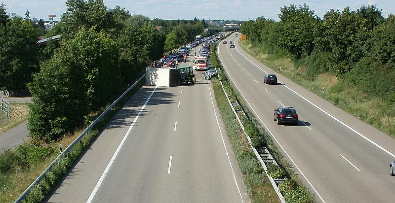 OPREZ: Prevrnuo se hrvatski minibus na putu iz Njemačke, sedam ozlijeđenih