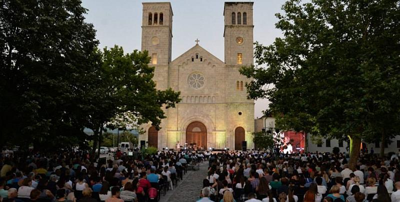 Široki Brijeg: održan humanitarni koncert 'Pomozimo zajedno'