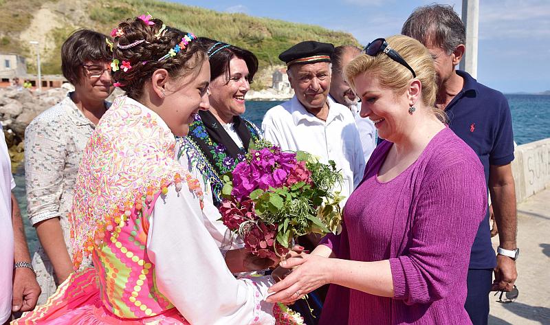 Grabar-Kitarović se susrela sa hrvatskim iseljenicima na Susku