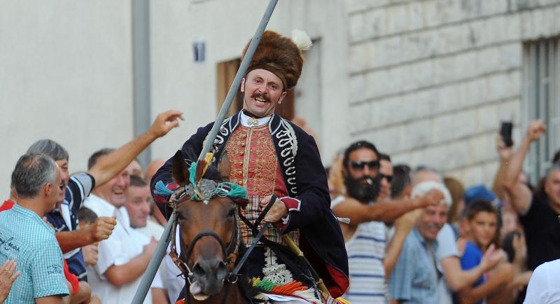 Frano je osvojio jubilarnu 300. Alku, pobjedu posvetio preminulom sinjskom gradonačelniku