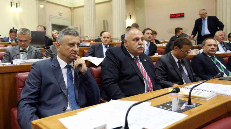 'Što znači izbjeglicama dati radna mjesta kad naši građani sele van jer ga nemaju'