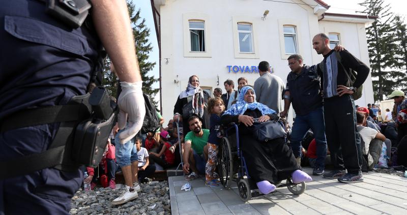 Ministar obrane: 'Miriše na krizu!'