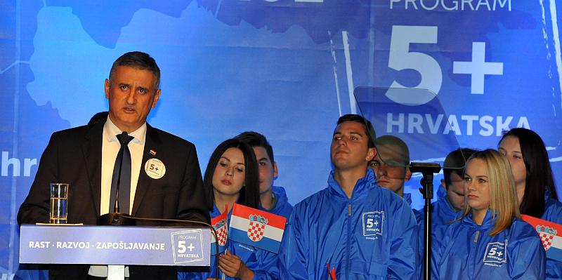 Karamarko o premijeru: 'Je li to gospodin zbog kojeg je 100.000 ljudi otišlo u inozemstvo?'