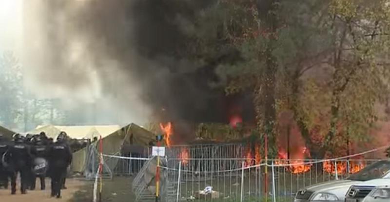 (VIDEO) Migranti u Brežicama podmetnuli požar i zapalili pola naselja!