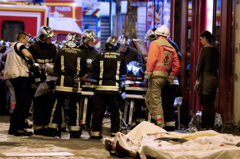 (VIDEO) TEROR U PARIZU: Broj žrtava popeo se na 128, a 99 je kritično ranjenih