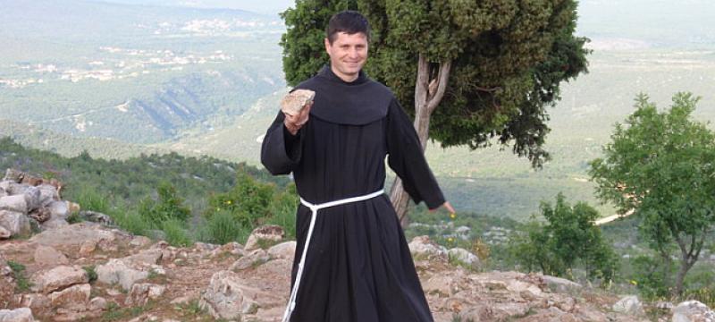 Na koljenima za Pariz: Naš Otac koristi smrt svog Sina da donese svjetlo i život