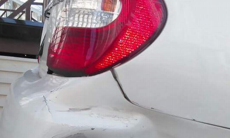 (FOTO) Najgluplji vozač ikad: udario je drugi auto, pobjegao, ali nešto je zaboravio...