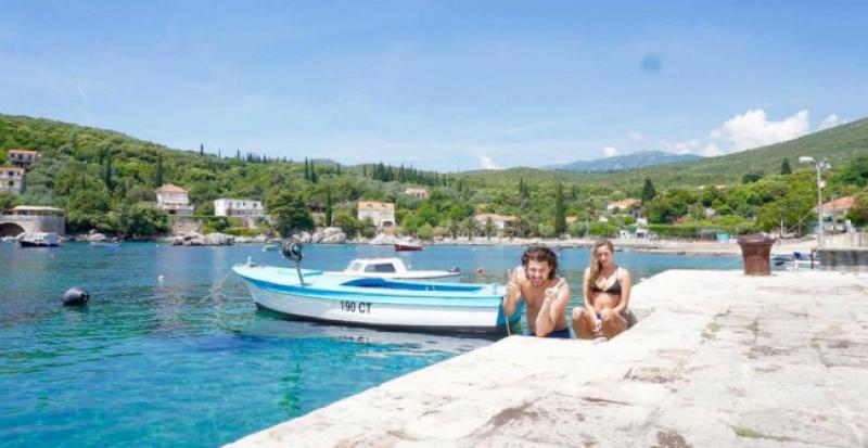 Sin slavnih roditelja ima djevojku Hrvaticu, u Hrvatskoj ga je posebno impresionirala jedna stvar