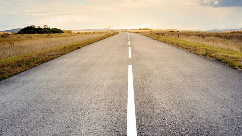 Unajmi Nijemac Muju da farba bijelu liniju sredinom ceste...