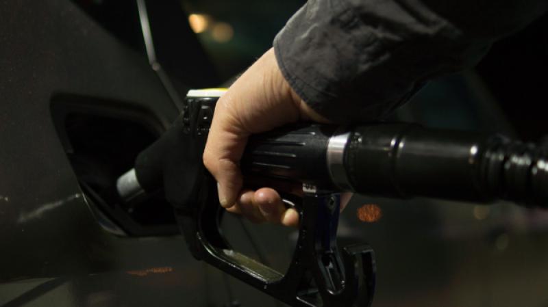 Dođe Mujo na benzinsku pumpu u Njemačkoj i pita ga radnik...