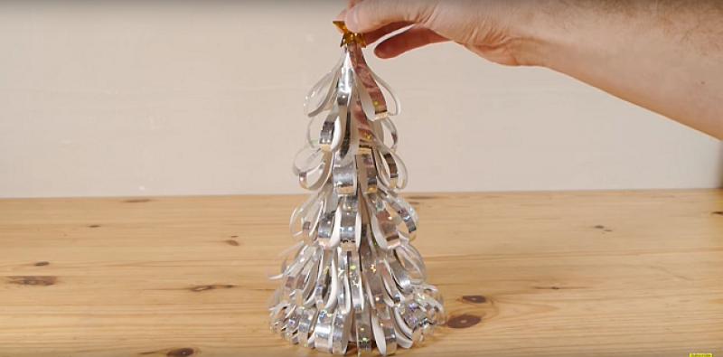 (VIDEO) JEDNOSTAVNO: izradite dekorativna drvca za još ljepši božićni ugođaj u svom domu