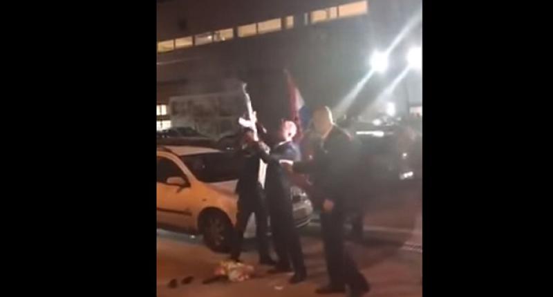 (VIDEO) BALKAN U DUŠI, KALAŠNJIKOV U RUCI: svadba u Dugopolju uz rafalnu paljbu i eksplozive