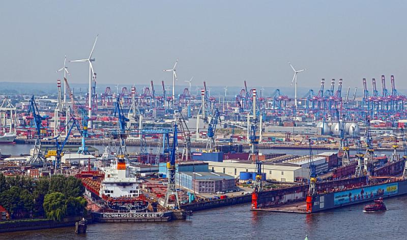 Ponudio Mujo najbolju cijenu na natječaju za bojanje broda u Hamburgu...