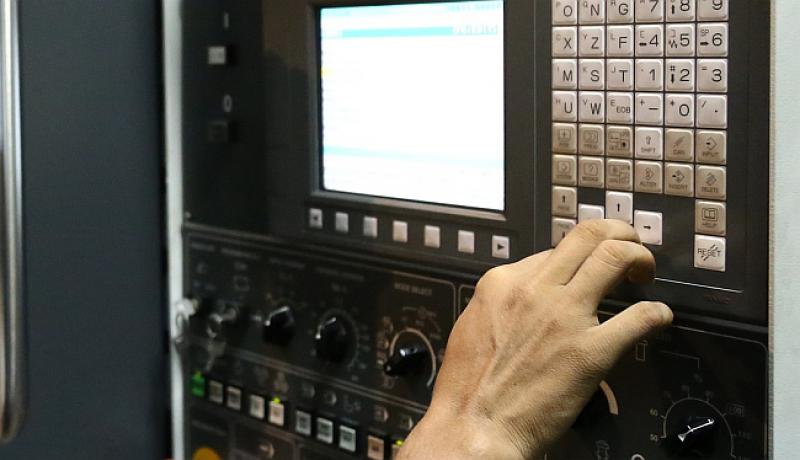 Dođe Mujo drugi radni dan na posao kod njemačkog poslodavca i odmah ga pozovu u ured...