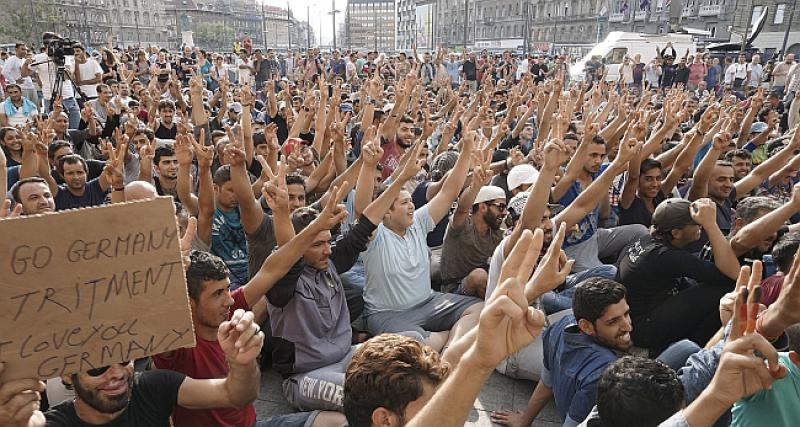 BIVŠI USTAVNI SUDAC TVRDI: Merkel je prekoračila svoje ovlasti propuštanjem milijun migranata