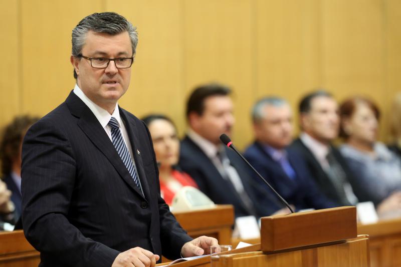 SDP-OVKA NAPALA OREŠKOVIĆA U SABORU: 'Vaša piramida je simbol masona i iluminata'