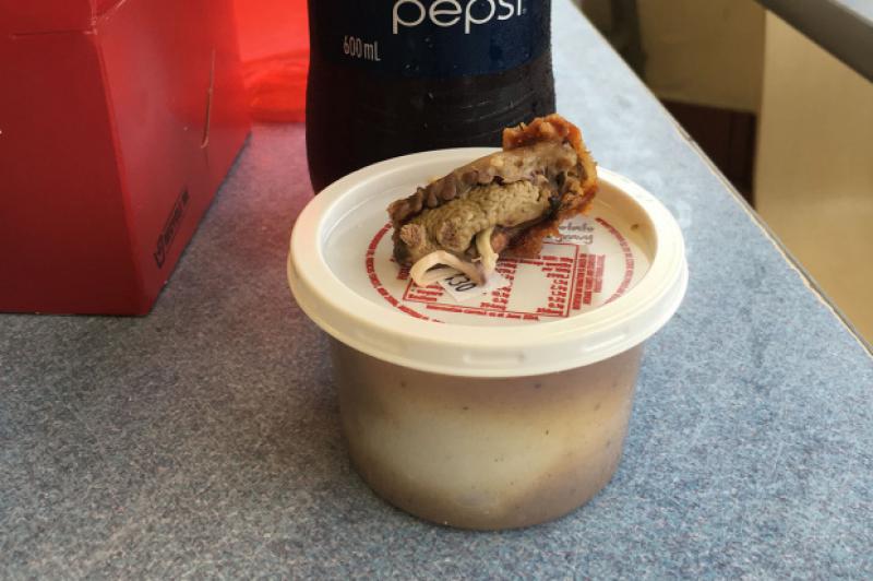 NARUČIO PILEĆA PRSA, ZAGRIZAO I ŠOKIRAO SE: Evo što je dobio umjesto prsa