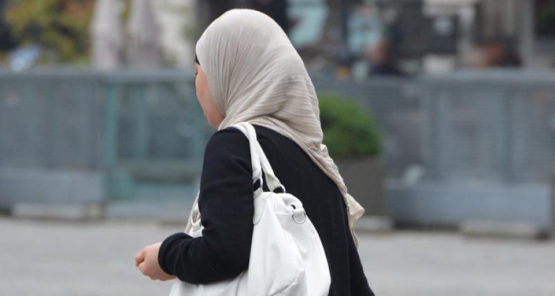 ZABRANA HIDŽABA: Ne smiju se isticati niti križevi, suci su satima izostajali 'zbog molitve'